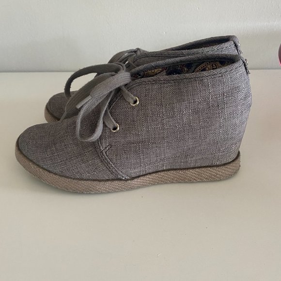 Aldo grey hidden wedge lace ankle booties - Picture 5 of 5